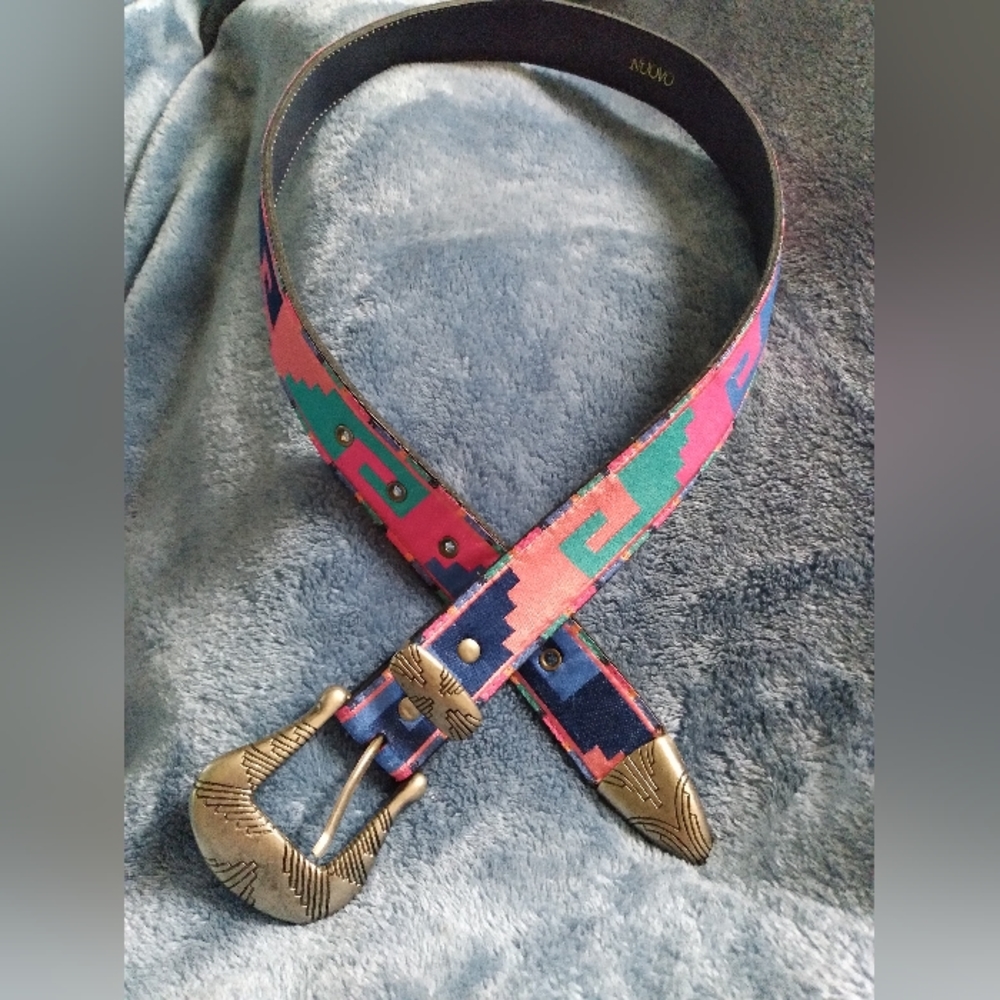 VINTAGE Nuovo Western Aztec Geometric Pattern Unique 80s 90s Belt